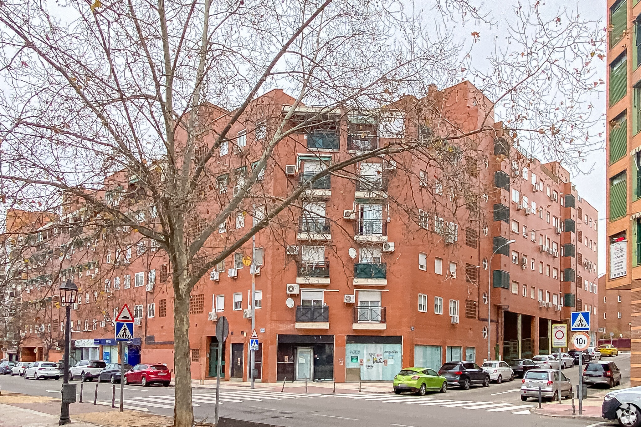 Multifamily in Alcorcón, Madrid for sale Primary Photo- Image 1 of 2