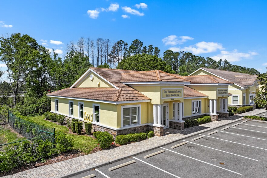 934 Cypress Village Blvd, Sun City Center, FL à vendre - Photo du bâtiment - Image 3 de 42