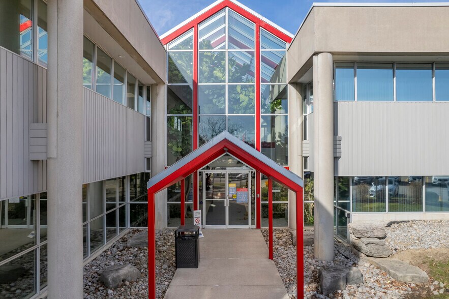 30 Centurian Dr, Markham, ON à louer - Photo du bâtiment - Image 3 de 6