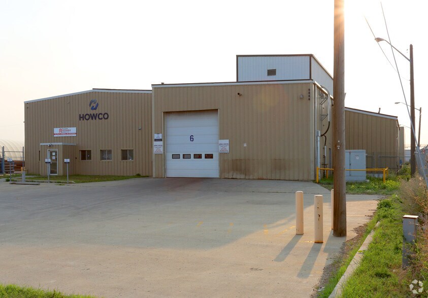 7504 52 St NW, Edmonton, AB à louer - Photo du bâtiment - Image 2 de 4