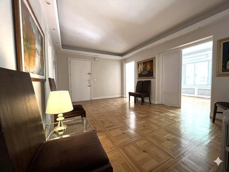 Multifamily in Madrid, Madrid for sale - Interior Photo - Image 2 of 6