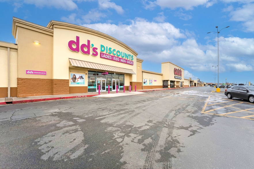 7121-7171 W Highway 90, San Antonio, TX à vendre - Photo du bâtiment - Image 2 de 9