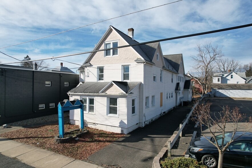 24 Madison Ave, Endicott, NY à vendre - Photo du bâtiment - Image 2 de 41