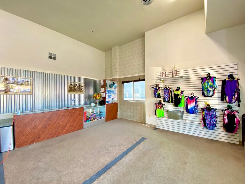 124-126 N I St, Lompoc, CA à vendre - Photo intérieure - Image 2 de 24