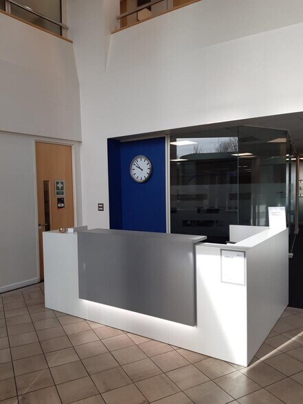 4 Admiral Way, Sunderland à louer - Photo du bâtiment - Image 2 de 5