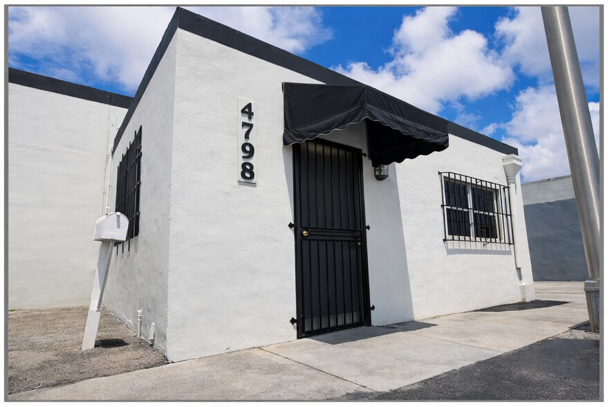 4798 E 10th Ln, Hialeah, FL à louer - Photo du bâtiment - Image 2 de 5
