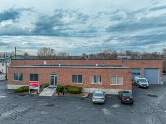 Plus de détails pour 137-139 California St, Newton, MA - Industriel à louer
