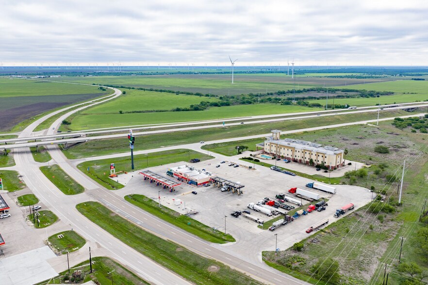 10538 N Highway 359, Mathis, TX à vendre - Photo principale - Image 1 de 5