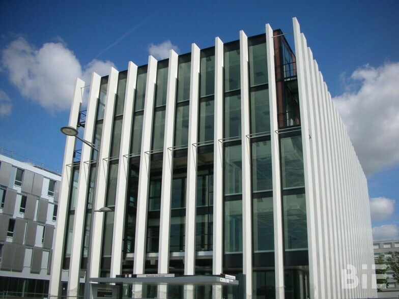 Office in Bordeaux for lease - Building Photo - Image 1 of 11