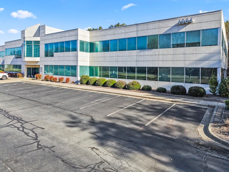 4964 University Pky, Winston-Salem, NC for lease - Building Photo - Image 2 of 7