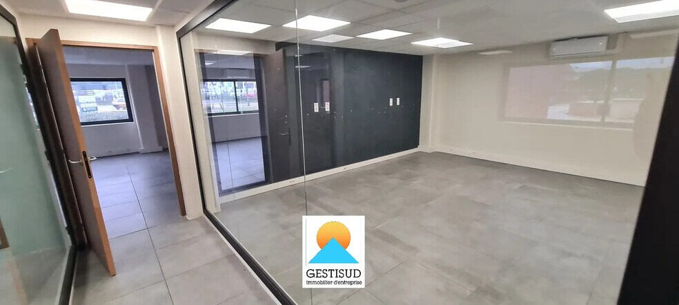 Office in Aubagne for lease - Interior Photo - Image 3 of 4