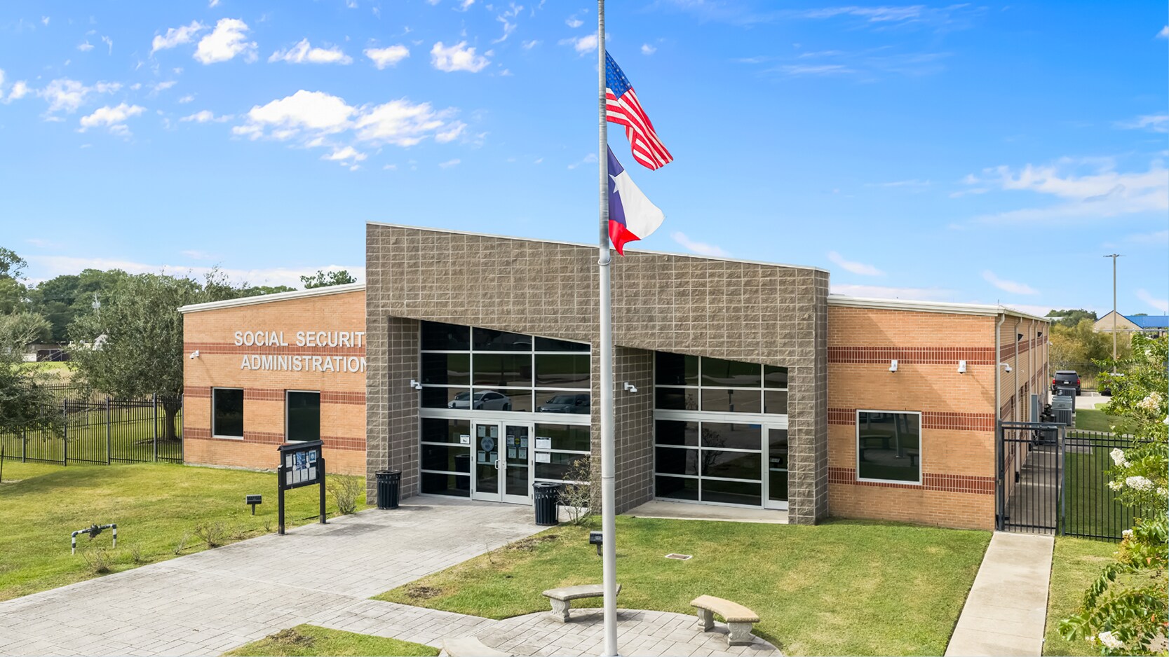 2921 N Valderas St, Angleton, TX à vendre Photo du bâtiment- Image 1 de 2