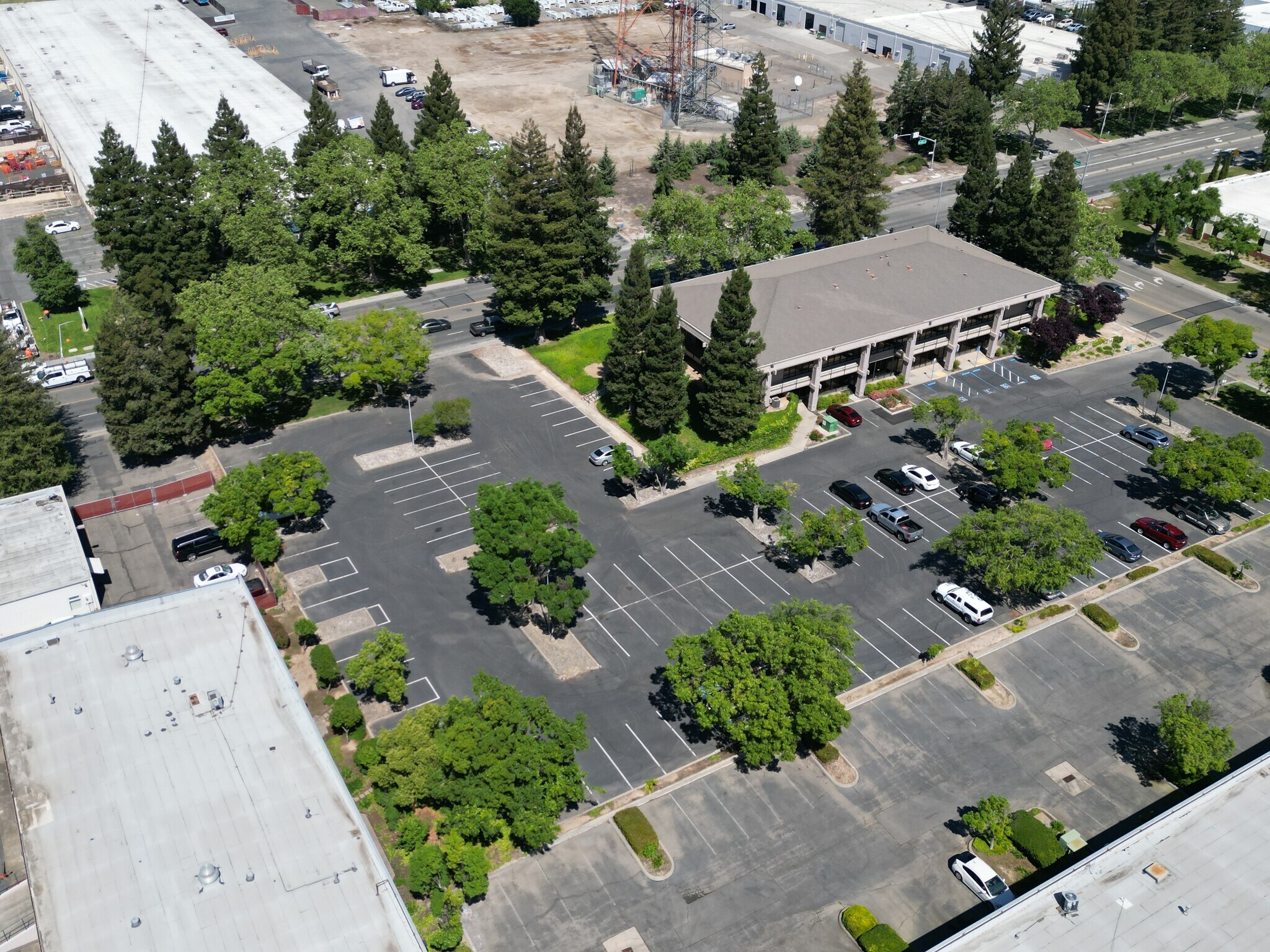 738 N Market Blvd, Sacramento, CA à louer Photo principale- Image 1 de 3