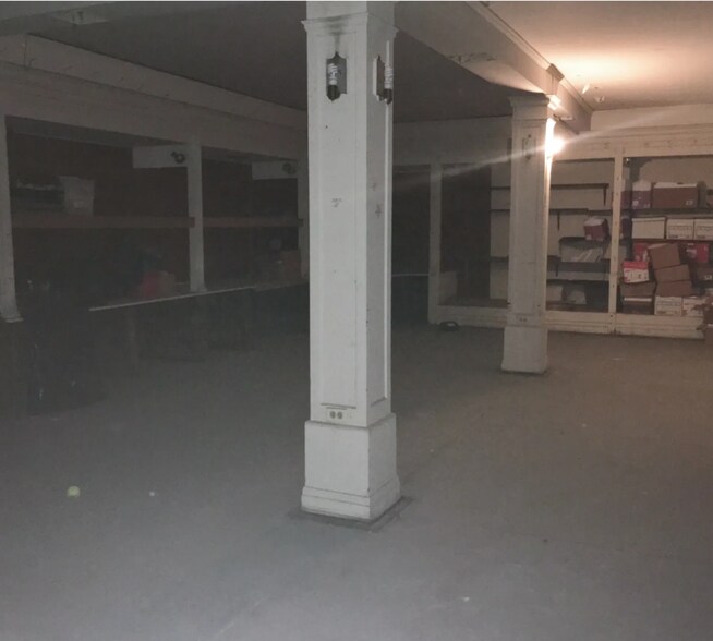 2701 N Clark St, Chicago, IL à louer - Photo du bâtiment - Image 3 de 10