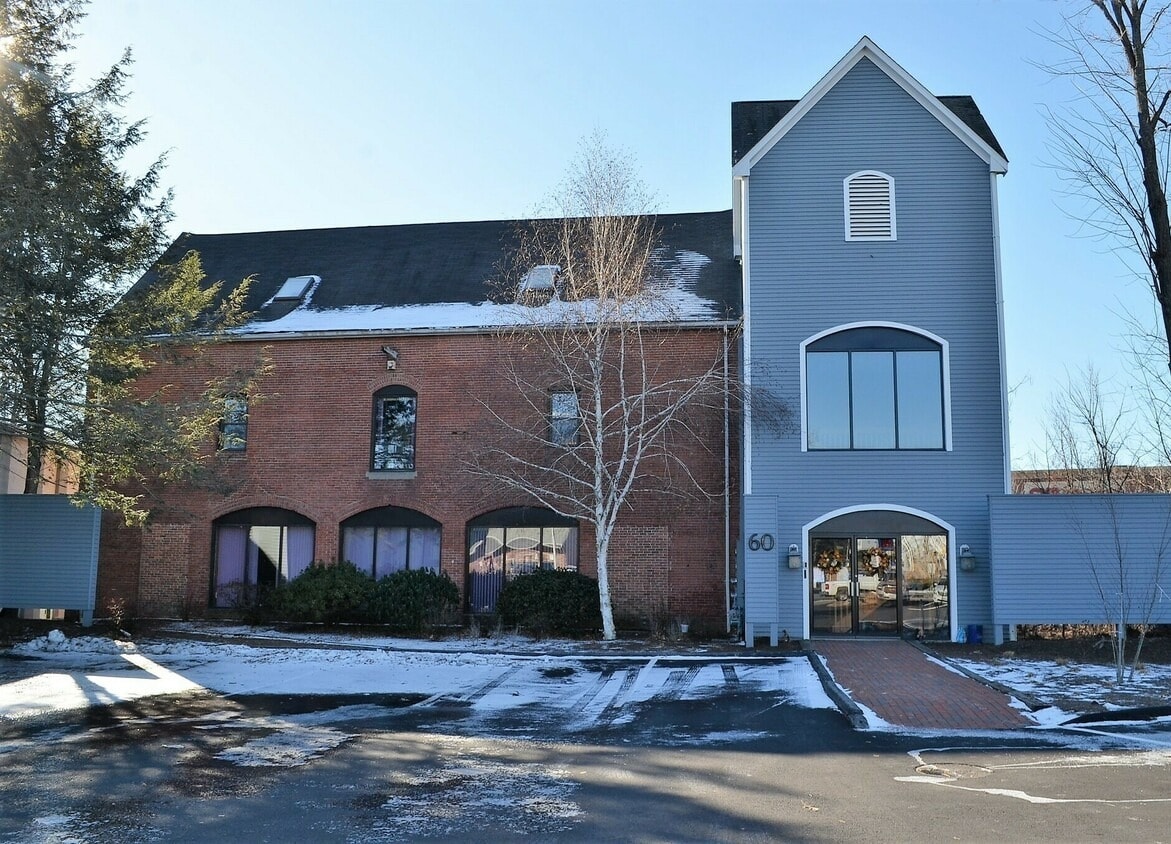 60 Court St, Taunton, MA à louer Photo principale- Image 1 de 12