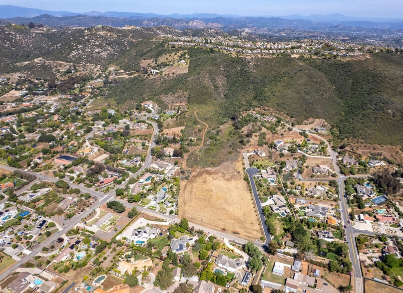1655 Marilyn Ln, San Marcos, CA for sale - Building Photo - Image 3 of 12