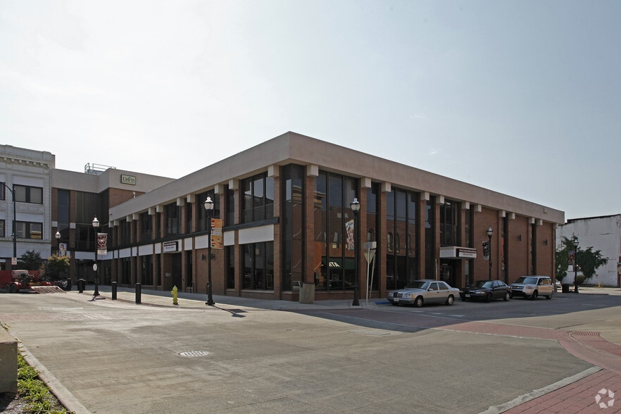 110-117 Park Central Sq, Springfield, MO for lease - Primary Photo - Image 1 of 7