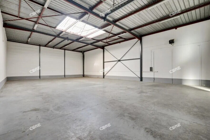 Office in Chilly-Mazarin for lease - Interior Photo - Image 3 of 11