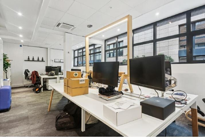 3 Rue Fernand Pelloutier, Boulogne-Billancourt for sale - Building Photo - Image 3 of 18