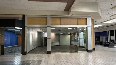 341-351 Three Rivers Dr, Kelso, WA for lease Interior Photo- Image 2 of 7