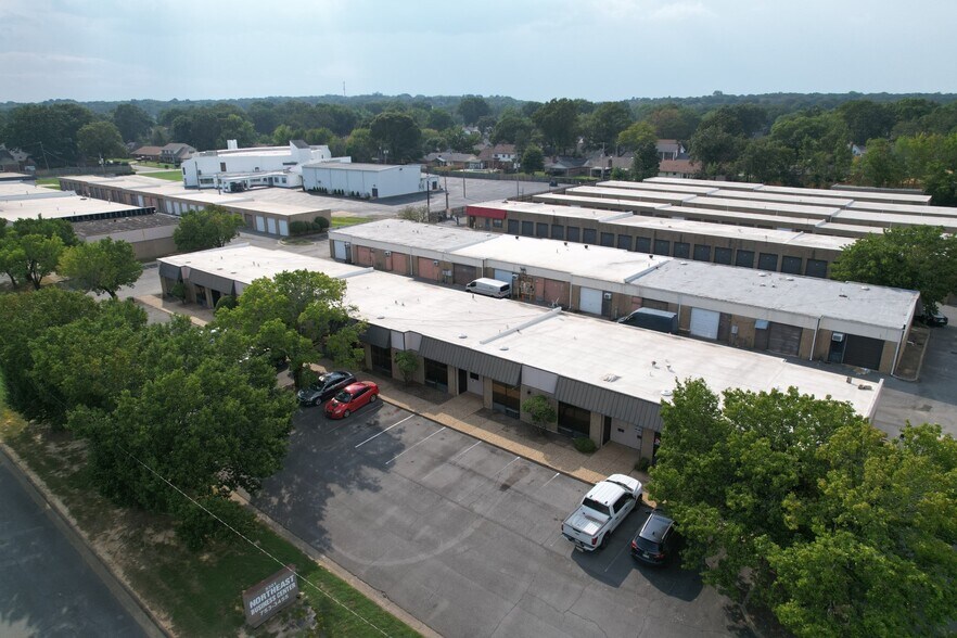 Northeast Business Center portefeuille de 9 propriétés à vendre sur LoopNet.ca - Photo du bâtiment - Image 3 de 16