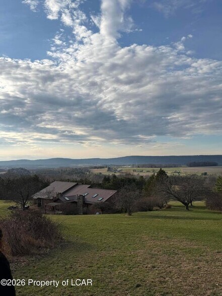 8 Mountain rd, Sugarloaf, PA à vendre - Photo du bâtiment - Image 2 de 5