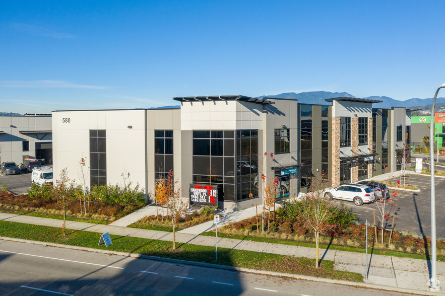 580 Nicola Ave, Port Coquitlam, BC for lease - Primary Photo - Image 1 of 11