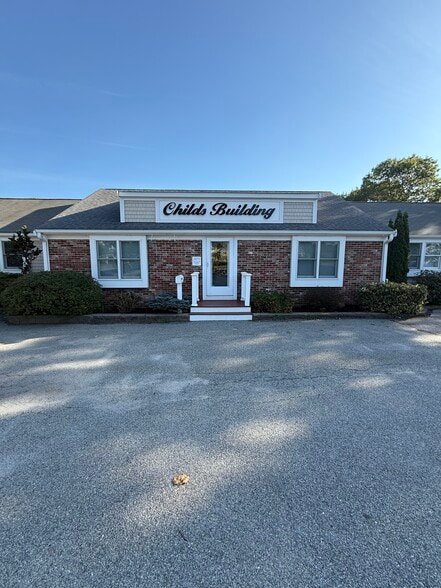 1047 Falmouth Rd, Hyannis, MA à louer - Photo du bâtiment - Image 3 de 9