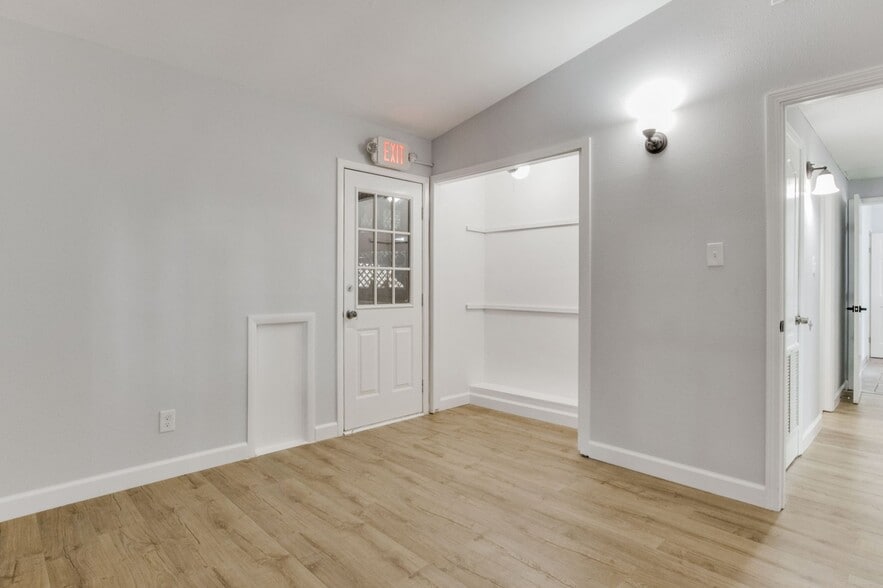 817 Beverly Pky, Pensacola, FL for lease - Interior Photo - Image 2 of 8