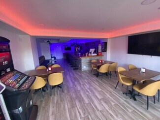 Plus de détails pour Multi-résidentiel à vendre