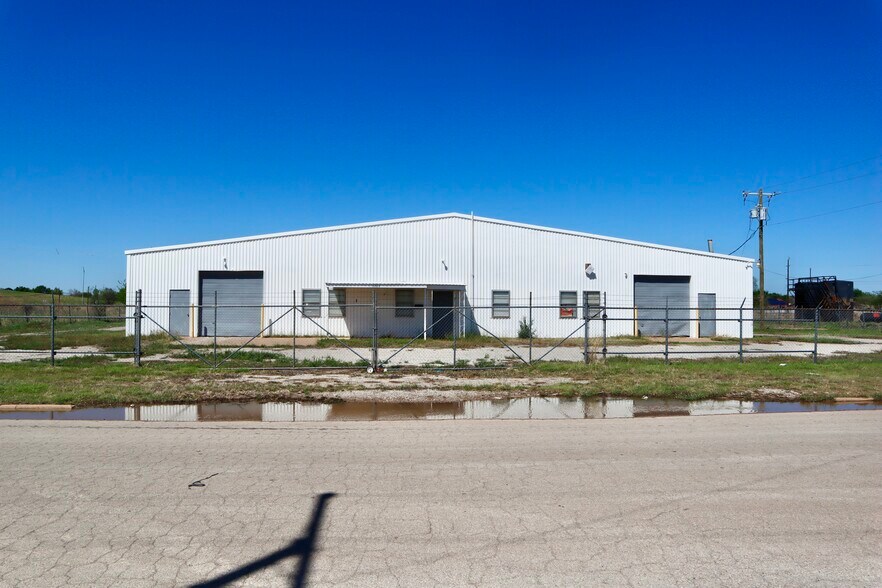 3224 Industrial Dr, Wichita Falls, TX à louer - Photo du bâtiment - Image 3 de 45