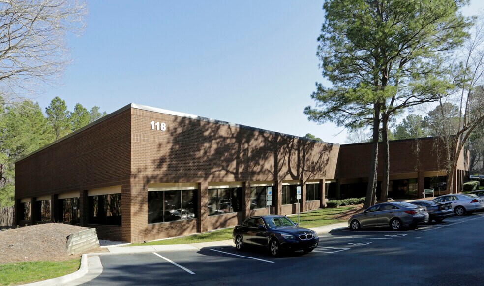 118 Mackenan Dr, Cary, NC à louer - Photo du bâtiment - Image 2 de 2