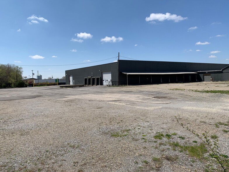 1631 W Bristol St, Elkhart, IN for lease - Building Photo - Image 3 of 14