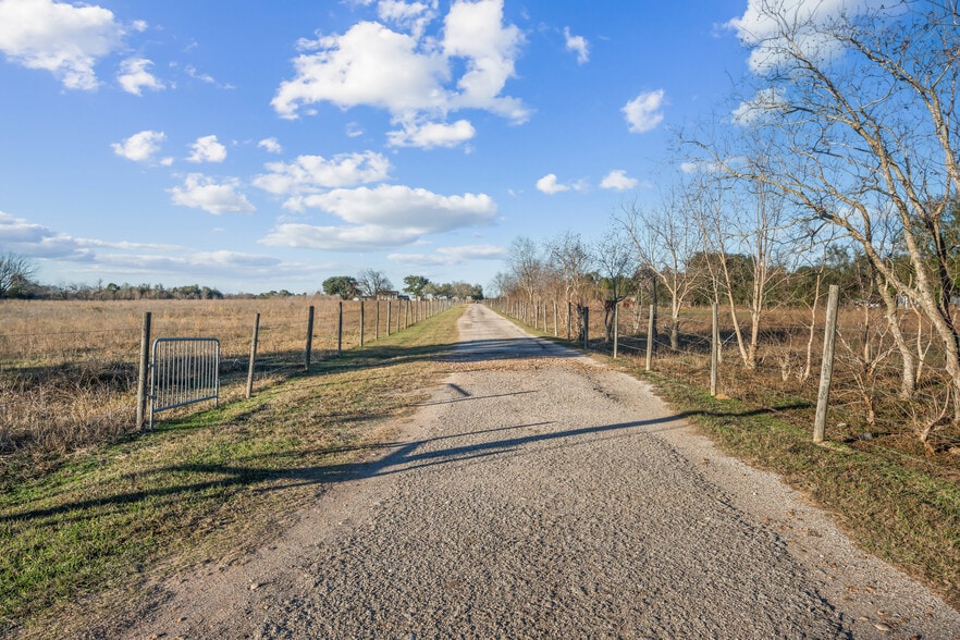 119 FM 1891, Shiner, TX for sale - Building Photo - Image 3 of 14