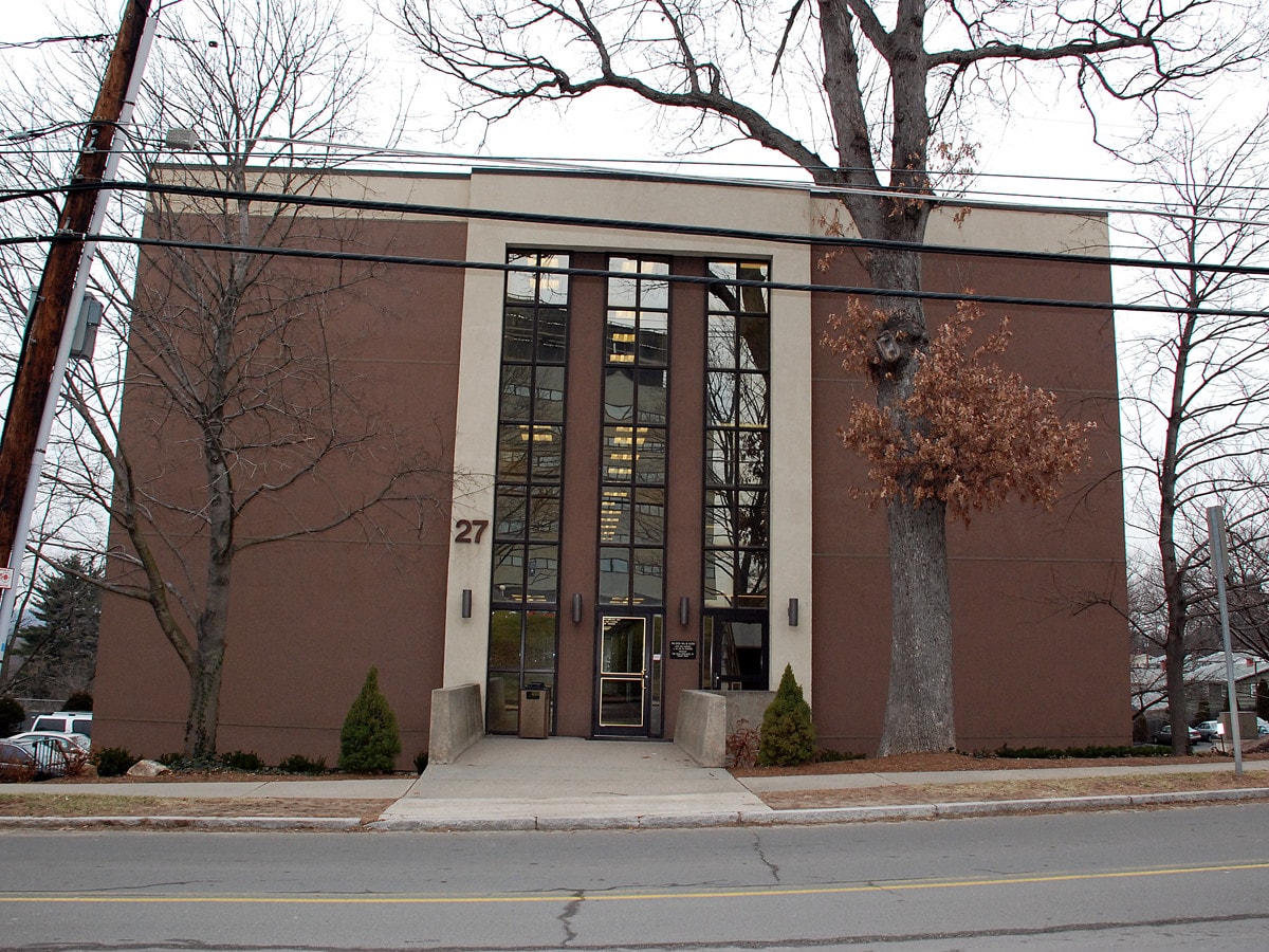 27 Hospital Ave, Danbury, CT à louer Photo du bâtiment- Image 1 de 4