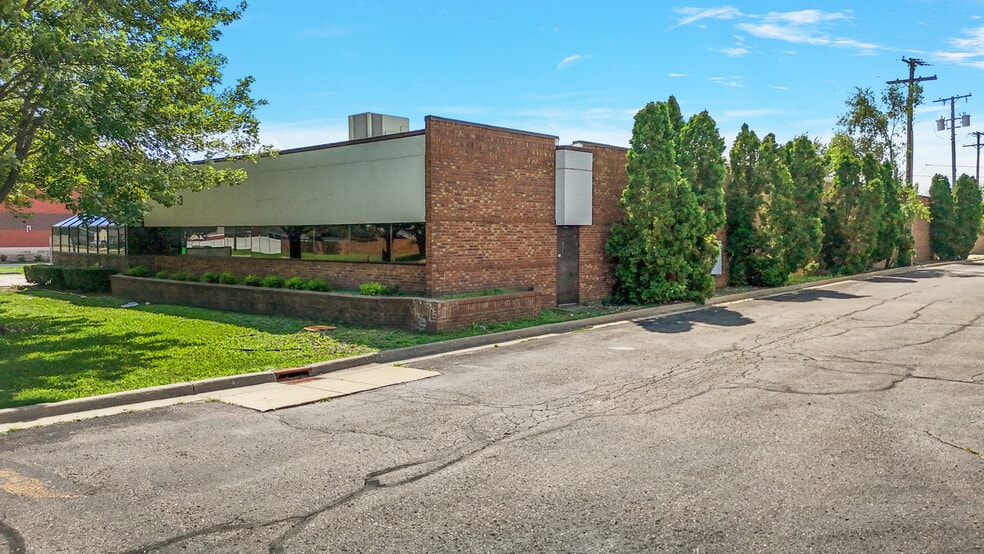 30713 Schoenherr Rd, Warren, MI for lease - Building Photo - Image 2 of 3