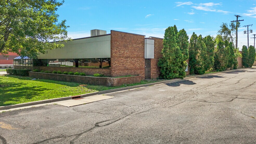 30713 Schoenherr Rd, Warren, MI à louer - Photo du bâtiment - Image 2 de 3