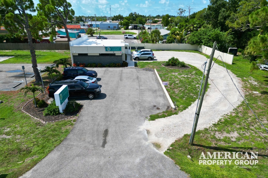 31 W Green St, Englewood, FL for lease - Building Photo - Image 1 of 15
