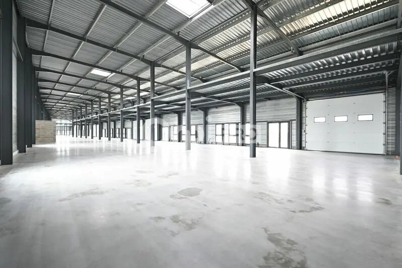 Flex in Bourgoin-Jallieu for lease Building Photo- Image 1 of 13