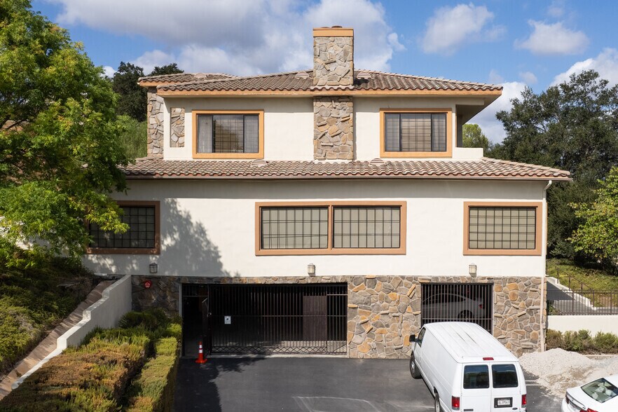 28118 Agoura Rd, Agoura Hills, CA à vendre - Photo du bâtiment - Image 3 de 4