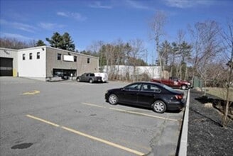 21 Ventura Dr, North Dartmouth, MA à louer Photo du bâtiment- Image 2 de 41