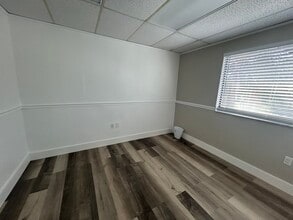 2502 2nd St, Fort Myers, FL for lease Interior Photo- Image 2 of 3