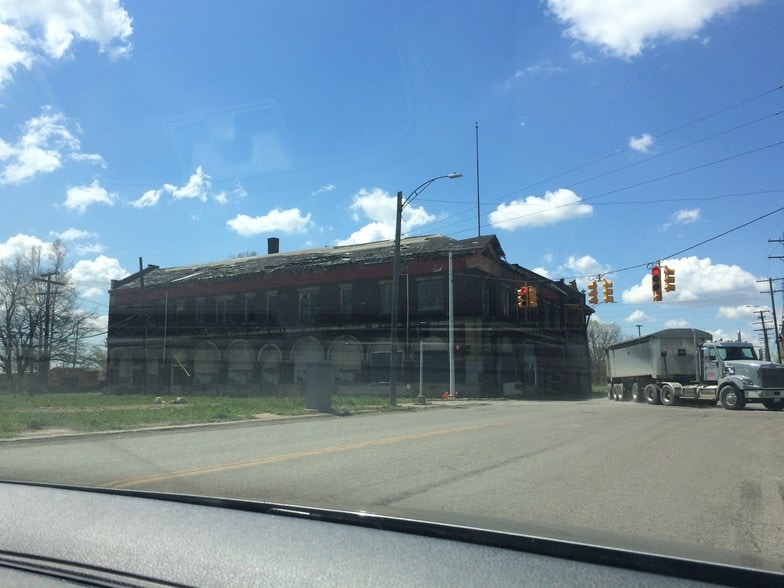 8001 W Jefferson Ave, Detroit, MI for sale - Building Photo - Image 2 of 2