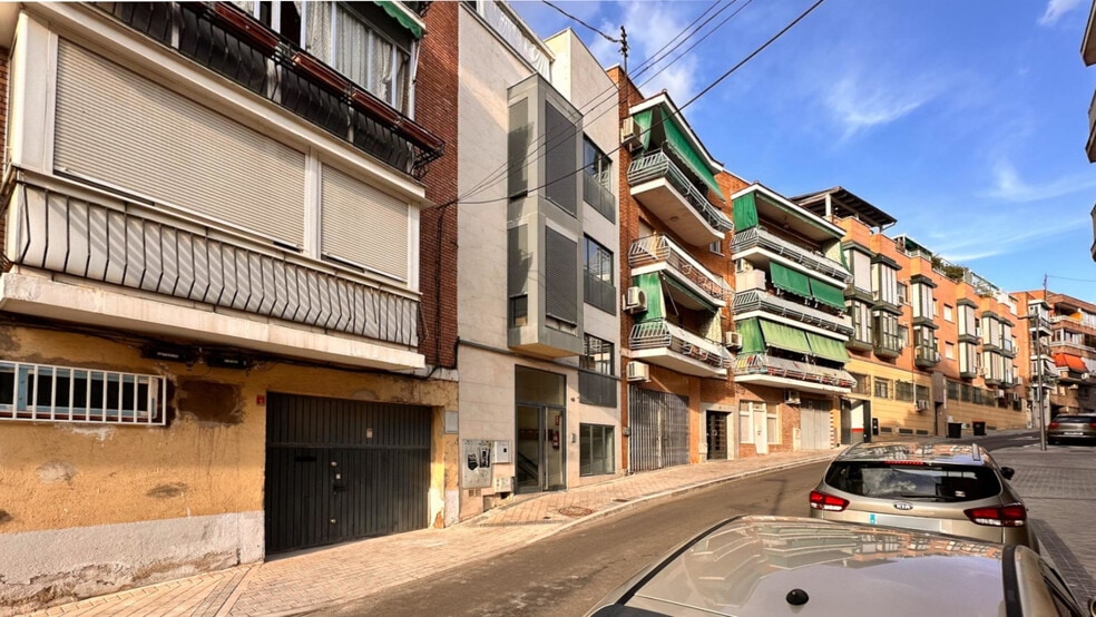 Immeuble residentiel dans Madrid, Madrid à vendre - Photo du bâtiment - Image 2 de 12