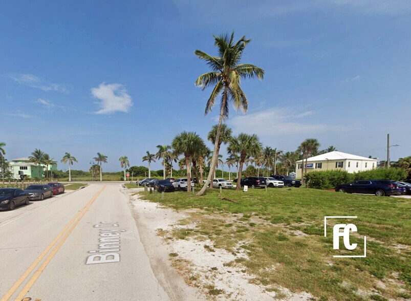 1903 Binney Dr, Fort Pierce, FL à vendre - Photo du bâtiment - Image 3 de 7