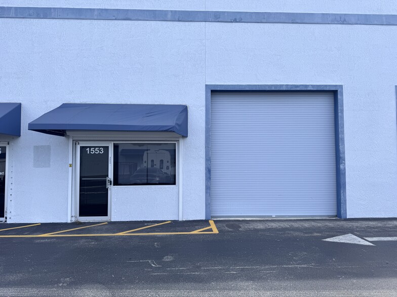 1553 SE South Niemeyer Cir, Port Saint Lucie, FL for sale - Primary Photo - Image 1 of 12