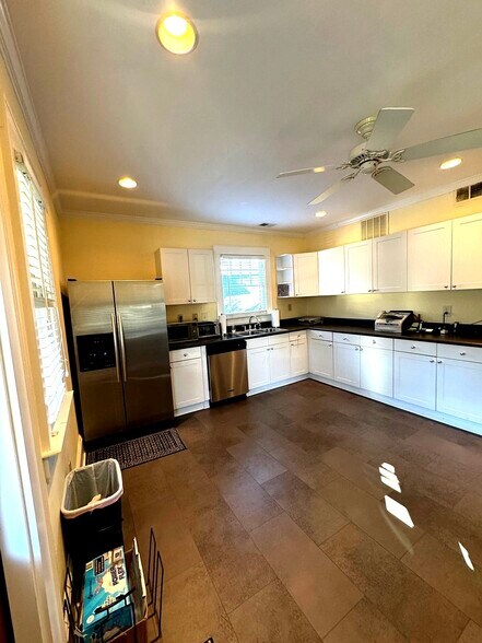 965 Virginia Ave NE, Atlanta, GA à vendre - Photo du bâtiment - Image 2 de 9