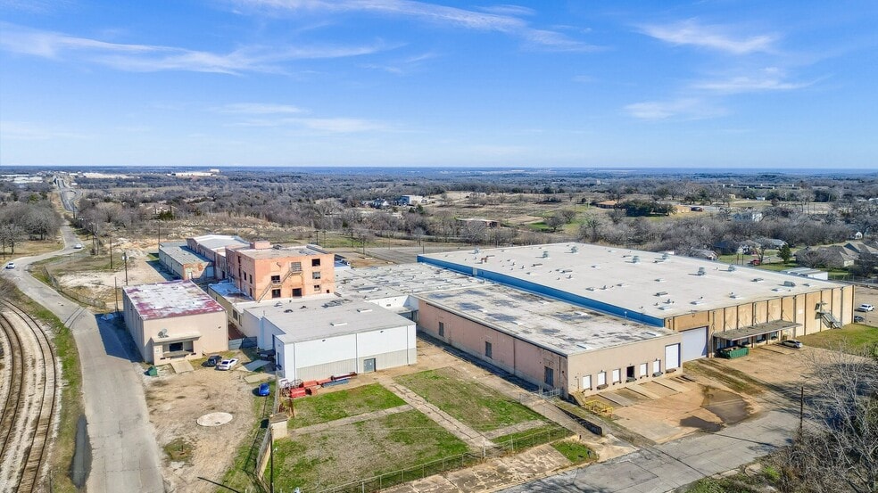 1404 W  Johnson, Denison, TX for lease - Building Photo - Image 1 of 5