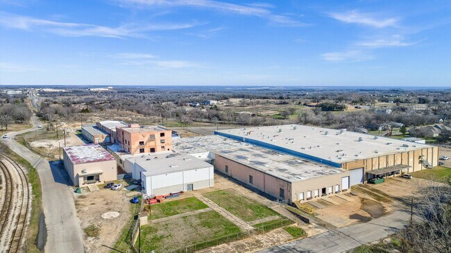 Plus de détails pour 1404 W  Johnson, Denison, TX - Industriel à louer