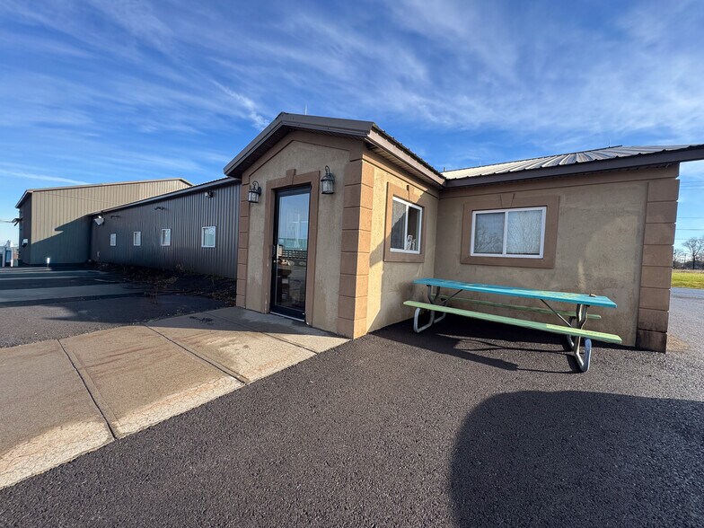 2119 W Genesee Street Rd, Auburn, NY for lease - Primary Photo - Image 1 of 17